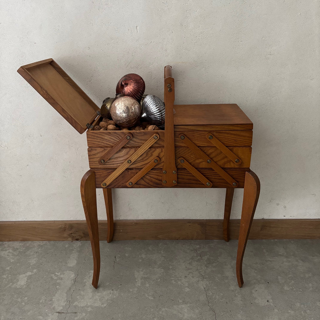 Travailleuse en bois