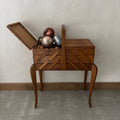 Travailleuse en bois